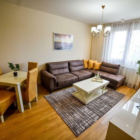 Klub Satelit Zlatibor Bed & Breakfast エクステリア 写真
