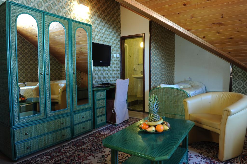 Klub Satelit Zlatibor Bed & Breakfast エクステリア 写真