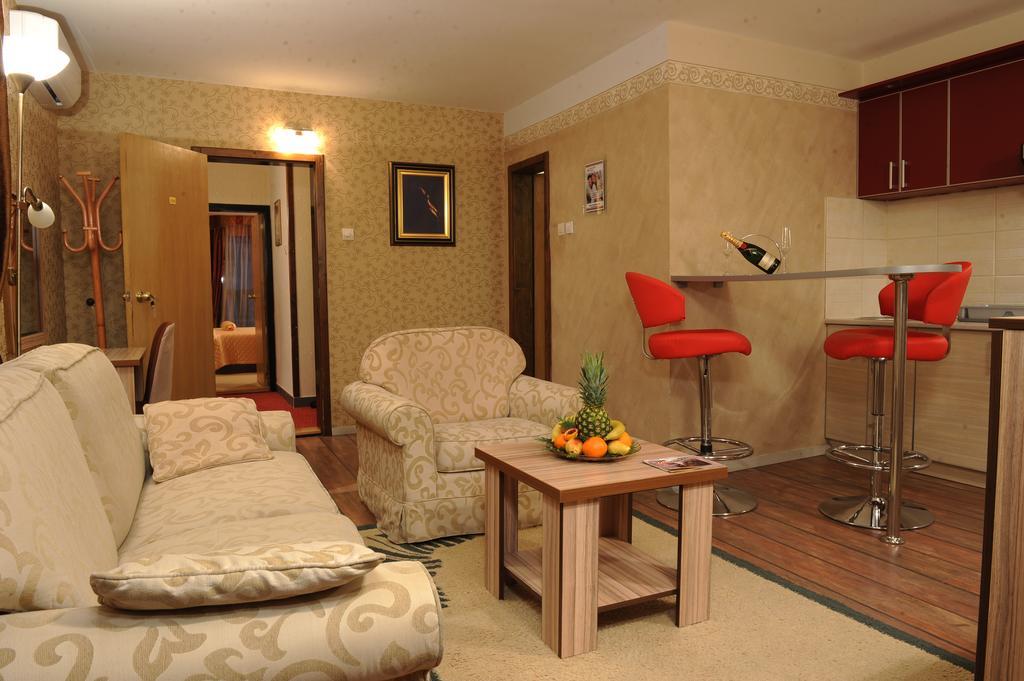 Klub Satelit Zlatibor Bed & Breakfast エクステリア 写真