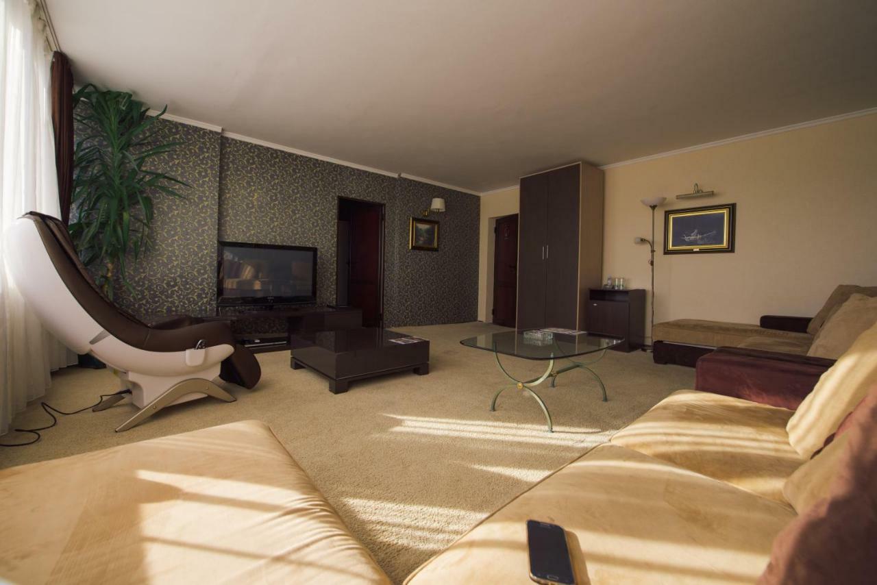 Klub Satelit Zlatibor Bed & Breakfast エクステリア 写真